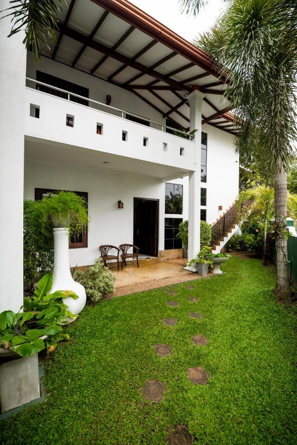 Shakuna Villa Hikkaduwa Exterior photo
